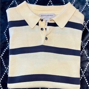 Vintage Banana Republic 100% cotton blue and yellow striped short sleeve shirt.